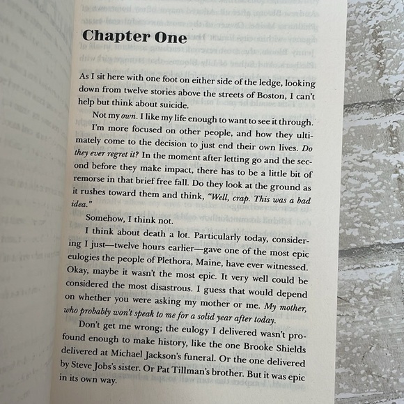 It ends with us book by colleen hoover - Picture 12 of 13